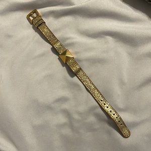 Metallic gold bow bracelet